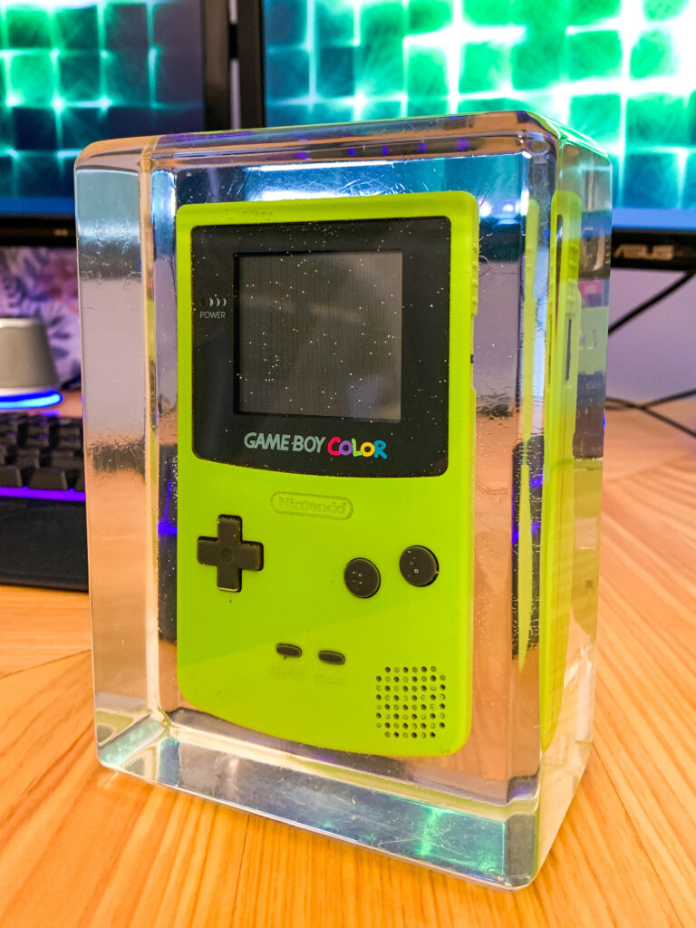 Completely Super Clear Casted Gameboy using Liquid Glass Deep Pour Epoxy